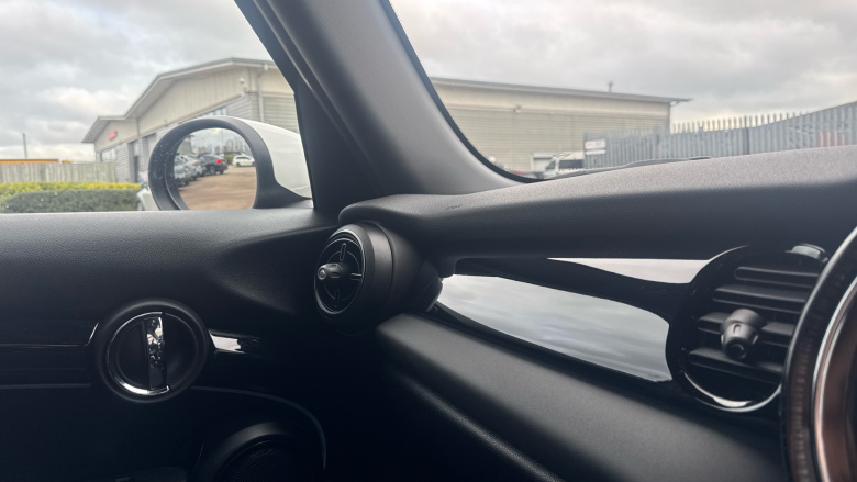 MINI Hatchback 1.5 Cooper Sport Premium 5dr Auto Petrol Hatchback